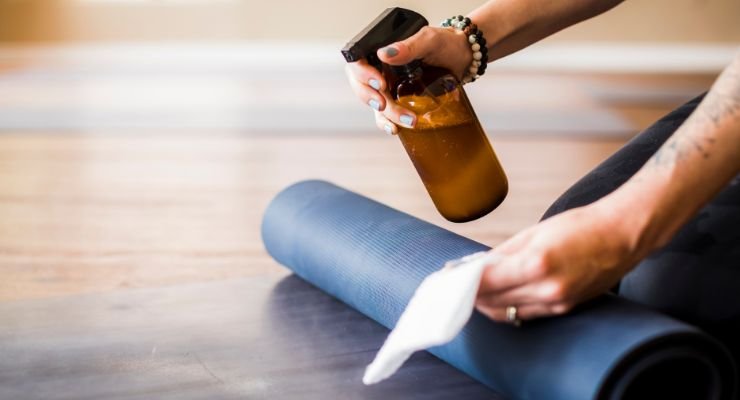 How to clean a yoga mat